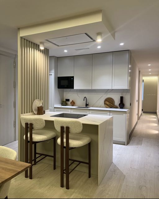 Cocina abierta al salón con isla