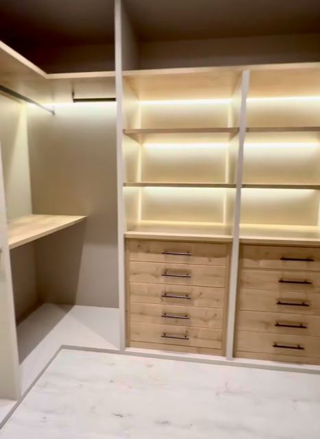Vestidor con cajones de madera