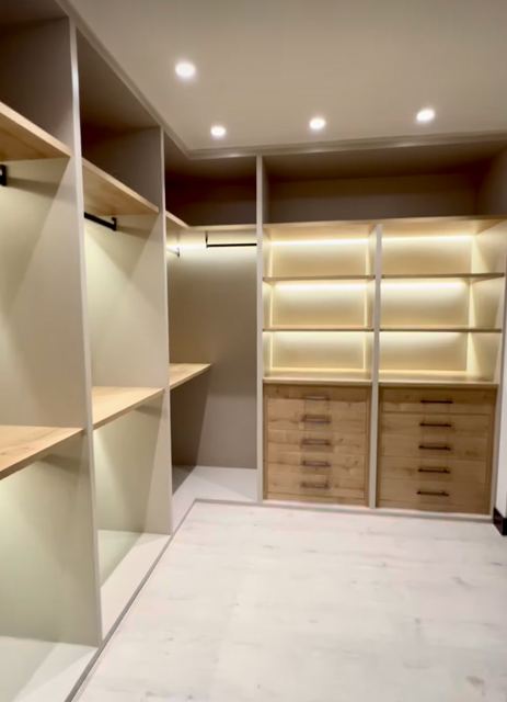 Vestidor a medida con iluminación LED