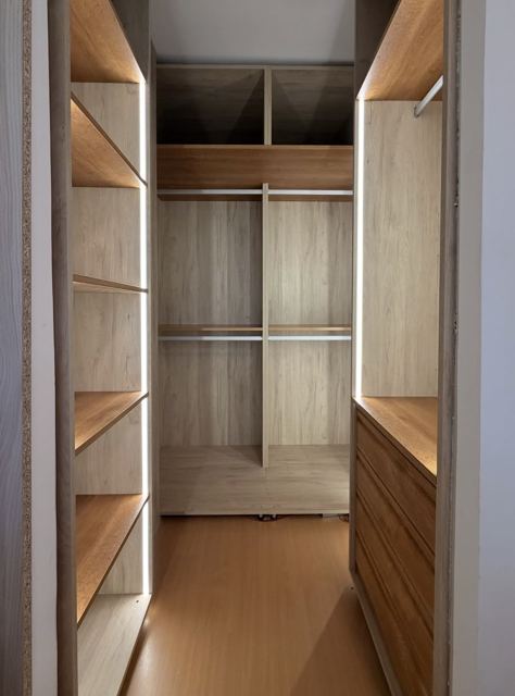 Vestidor en madera